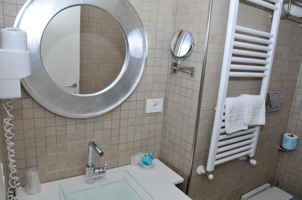 Hotel Del Conte Fondi Pokoj fotografie